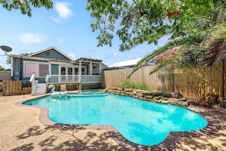 5012 Avenue P 1 2, Galveston, TX 77551