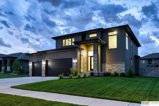 4614 N 183rd St, Elkhorn, NE 68022