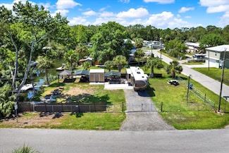 6230 Island Dr, Weeki Wachee, FL 34607