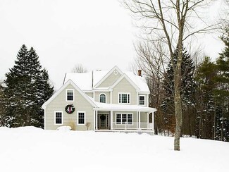 17 Champagne Ln, Freeport, ME 04032