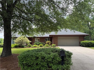 1223 Gatehouse Rd, High Point, NC 27262