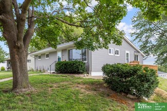 3009 S 38th St, Omaha, NE 68105
