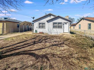 607 S 6th St, Carlsbad, NM 88220