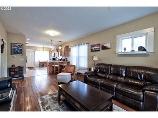 431 NE 57th Ave, Portland, OR 97213