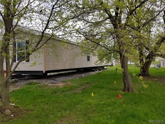 2 Pebbleridge Dr, Medina, NY 14103