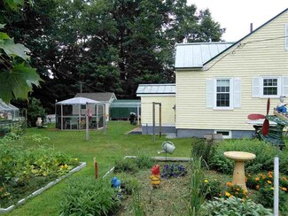 28 Crescent St, Hill, NH 03243