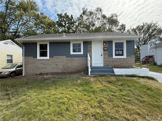 448 Lancashire Rd, Saint Louis, MO 63137