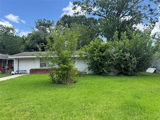 5951 Willow Glen Dr, Houston, TX 77033