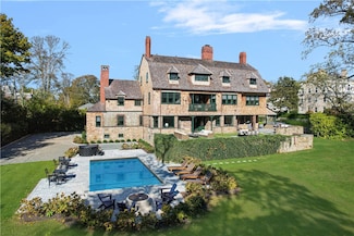 7 Red Cross Ave, Newport, RI 02840