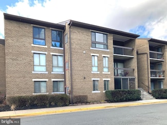 565 Florida Ave Unit 201, Herndon, VA 20170