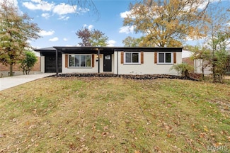 8646 Spoon Dr, Saint Louis, MO 63132