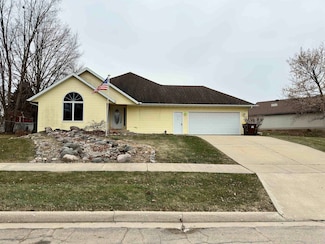 734 S Canterbury Dr, Freeport, IL 61032