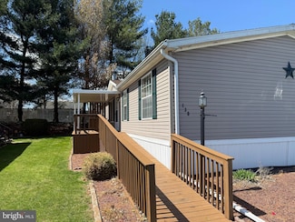 130 Greenbriar Cir, Lancaster, PA 17603