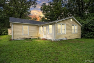18415 James River Dr, Disputanta, VA 23842