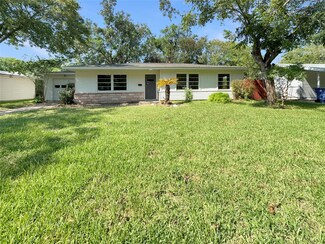 810 23rd Ave N, Texas City, TX 77590