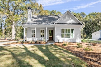 679 College Dr, Madison, GA 30650