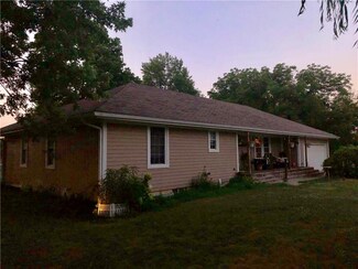 907 N Ewing St, Hamilton, MO 64644