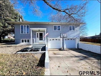 415 S Alexander Ave, Clay Center, NE 68933