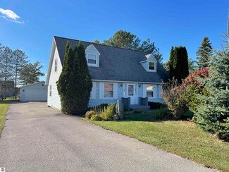 806 S Augres River Dr, Au Gres, MI 48703