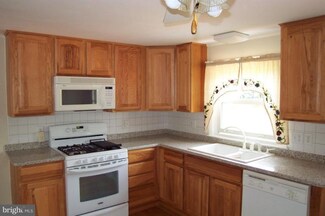 112 E Cross St, Galena, MD 21635