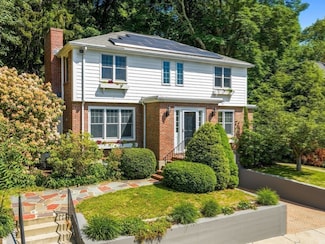 33 Pond Cir, Jamaica Plain, MA 02130