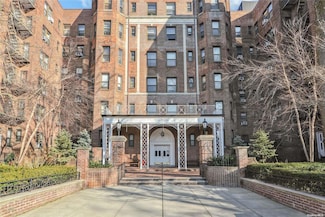 84-51 Beverly Rd Unit 2N, Kew Gardens, NY 11415