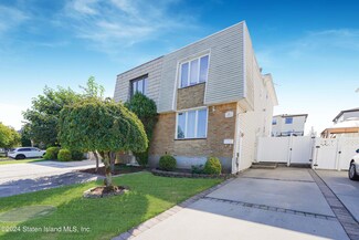 42 E Reading Ave, Staten Island, NY 10308