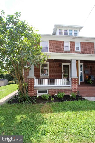 60 York Ave, Spring Grove, PA 17362