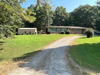 10671 Ky-902 E, Fredonia, KY 42411