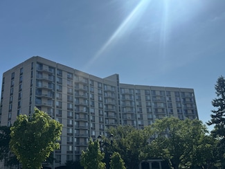20 N Tower Rd Unit 6J, Oak Brook, IL 60523