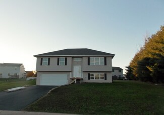 1020 Heritage Ct, Hebron, IL 60034