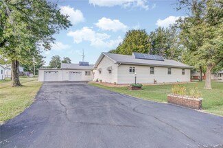 701 Maple St, Hillsboro, IL 62049
