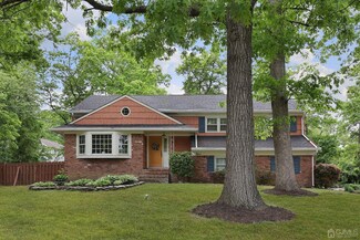 9 Wayland Dr, Matawan, NJ 07747