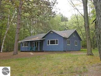 871 E Nancy Jo Ln, Cedar, MI 49621