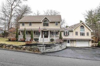 8 Arlington Shore Dr, Salem, NH 03079