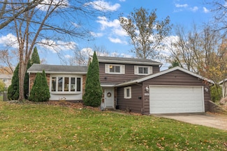 2231 S Bradford Dr, Wheaton, IL 60189