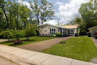 225 Forestway Dr, Northbrook, IL 60062