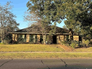 12511 E Robin Hood Dr, Baton Rouge, LA 70815