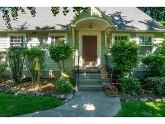 2480 SW Crestdale Dr, Portland, OR 97225