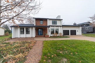 1236 Sheridan Dr, Hastings, NE 68901