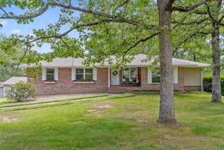 28 Lynn Rd, Signal Mountain, TN 37377