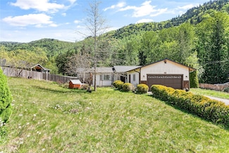 2931 Green Valley Dr, Maple Falls, WA 98266