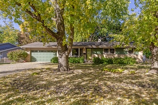 202 Simpson St, Geneva, IL 60134