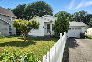 11 Lake St, Highland Falls, NY 10928
