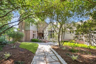 15 River Cir, Houston, TX 77063