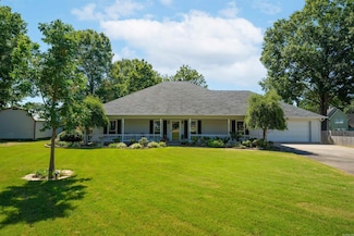 1 Club Ct, Jacksonville, AR 72076