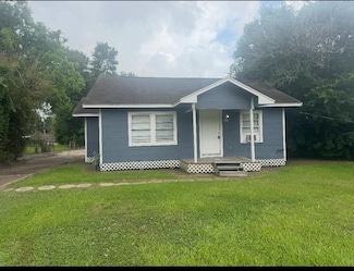 141 9th Ave, Nederland, TX 77627