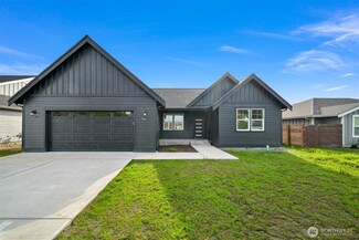 710 E 4th St, Everson, WA 98276