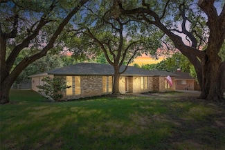 816 Wedgewood Dr, Woodway, TX 76712