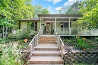 1690 Farm Ln, Adrian, MI 49221
